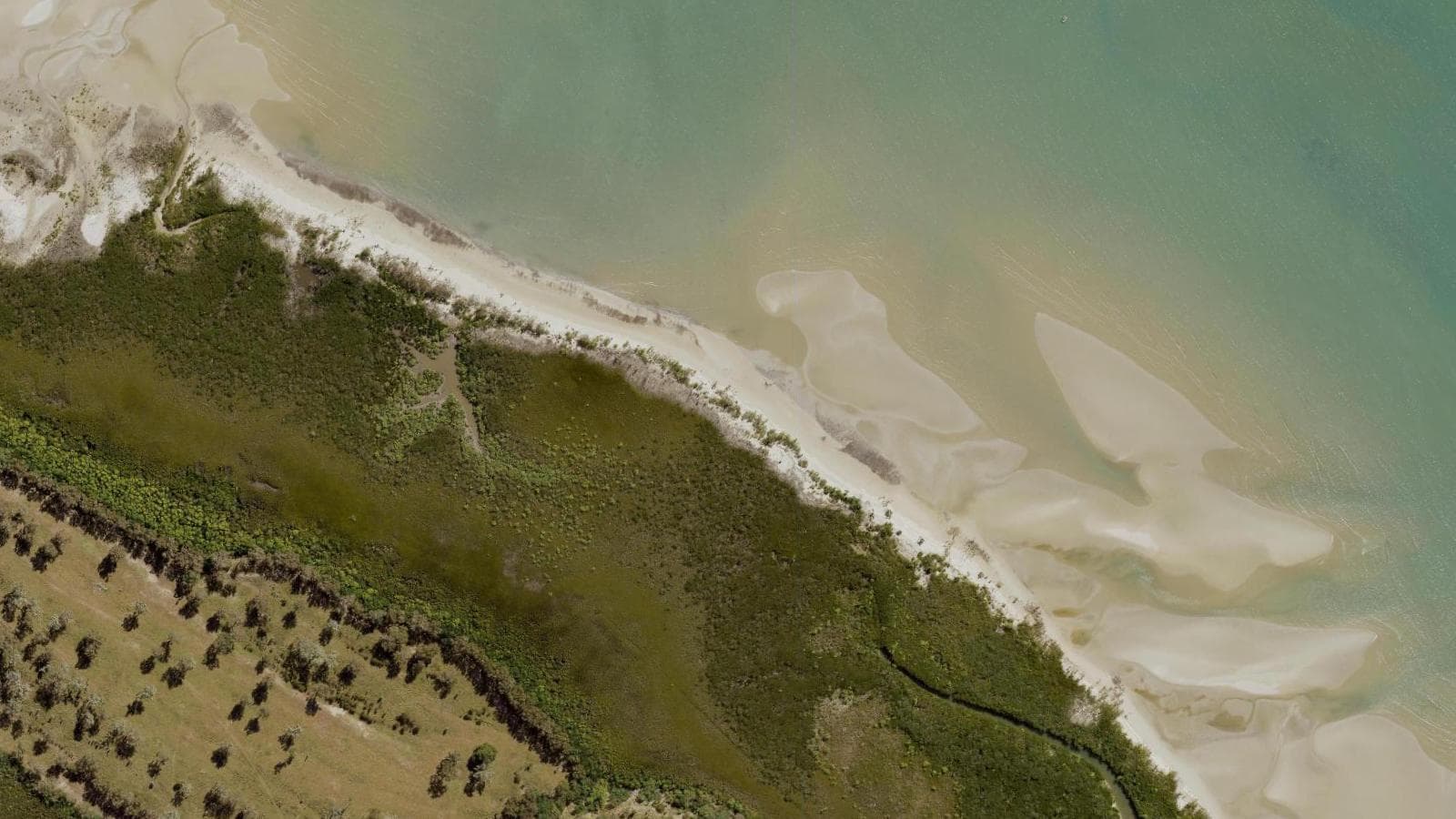 Williamsons Beach, Mackay & Whitsundays